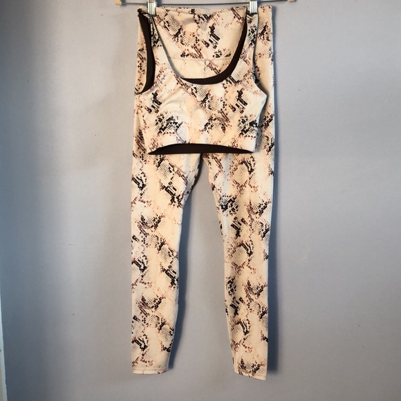 Fabletics Pants - Fabletics ultracool snake skin print legging and bra set size XS